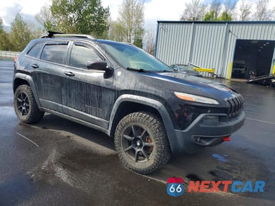 Czwarte zdjęcie samochodu z boku: 2015 JEEP CHEROKEE TRAILHAWK VIN:1C4PJMBS1FW676531 - miniatura