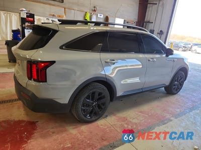 Trzecie zdjęcie samochodu z tyłu: 2022 KIA SORENTO S VIN:5XYRLDLC4NG091402 - miniatura