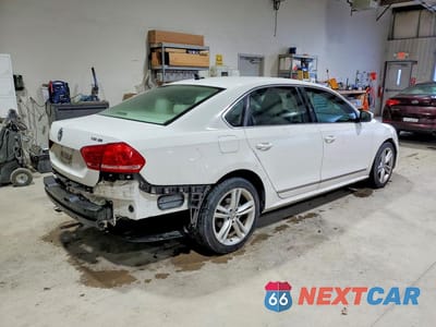 Trzecie zdjęcie samochodu z tyłu: 2015 VOLKSWAGEN PASSAT SE VIN:1VWBS7A30FC028762 - miniatura