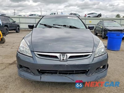 Piąte zdjęcie samochodu w środku: 2004 HONDA ACCORD LX VIN:1HGCM56384A134191 - miniatura