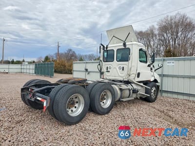 Czwarte zdjęcie samochodu z boku: 2025 FREIGHTLINER CASCADIA 116 SEMI TRUCK VIN:3AKJHTDV9SSVL0339 - miniatura