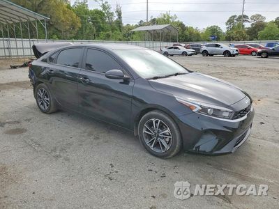 Czwarte zdjęcie samochodu z boku: 2023 KIA FORTE LXS VIN:3KPF24AD6PE659036 - miniatura
