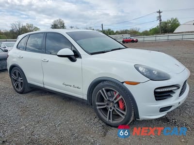 Czwarte zdjęcie samochodu z boku: 2012 PORSCHE CAYENNE TURBO VIN:WP1AC2A25CLA84695 - miniatura