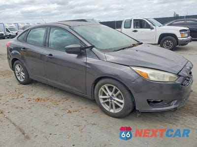 Czwarte zdjęcie samochodu z boku: 2018 FORD FOCUS SE VIN:1FADP3F25JL245454 - miniatura