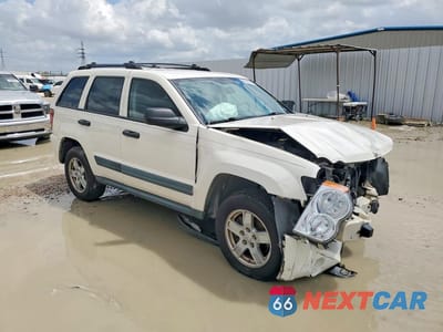 Czwarte zdjęcie samochodu z boku: 2005 JEEP GRAND CHEROKEE LAREDO VIN:1J4GS48K55C657611 - miniatura
