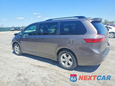 Drugie zdjęcie samochodu z przodu: 2016 TOYOTA SIENNA LE 8-PASSENGER VIN:5TDKK3DC6GS699022 - miniatura