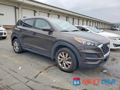 Czwarte zdjęcie samochodu z boku: 2019 HYUNDAI TUCSON VALUE VIN:KM8J33A47KU977917 - miniatura