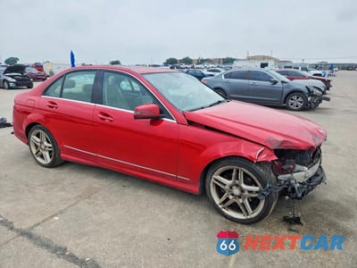Czwarte zdjęcie samochodu z boku: 2011 MERCEDES-BENZ C 300 4MATIC VIN:WDDGF8BB6BR165615 - miniatura