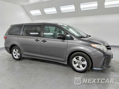 Czwarte zdjęcie samochodu z boku: 2020 TOYOTA SIENNA L 7-PASSENGER VIN:5TDZZ3DC0LS042477 - miniatura