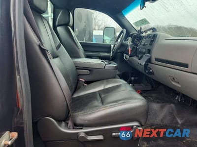 Zdjęcie 10 z 12 samochodu: 2013 CHEVROLET SILVERADO K3500 VIN:1GB3KZC8XDF152419 - miniatura