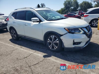 Czwarte zdjęcie samochodu z boku: 2017 NISSAN ROGUE SL VIN:5N1AT2MT5HC781986 - miniatura