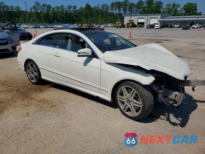 Czwarte zdjęcie samochodu z boku: 2010 MERCEDES-BENZ E 550 VIN:WDDKJ7CB6AF042995 - miniatura