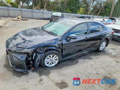 2025 TOYOTA CAMRY LE 4T1DAACK1SU646009 - główne zdjęcie licytacji z USA - miniatura