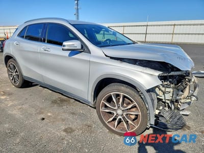 Czwarte zdjęcie samochodu z boku: 2015 MERCEDES-BENZ GLA 250 4MATIC VIN:WDCTG4GB2FJ081152 - miniatura