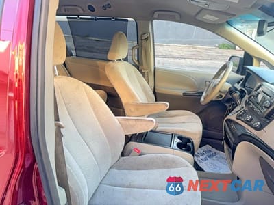 Piąte zdjęcie samochodu w środku: 2011 TOYOTA SIENNA LE VIN:5TDKK3DC0BS012237 - miniatura