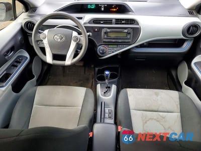 Zdjęcie 8 z 11 samochodu: 2012 TOYOTA PRIUS C TWO VIN:JTDKDTB34C1008445 - miniatura