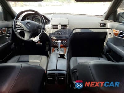 Zdjęcie 8 z 12 samochodu: 2011 MERCEDES-BENZ C 300 4MATIC VIN:WDDGF8BB0BR153041 - miniatura