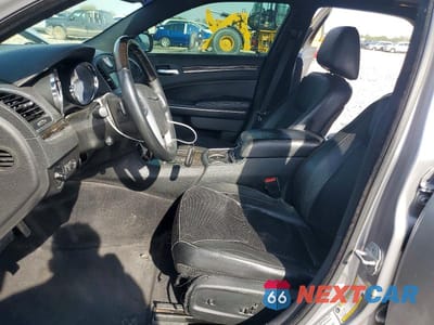 Zdjęcie 7 z 12 samochodu: 2013 CHRYSLER 300C VIN:2C3CCAET1DH686469 - miniatura