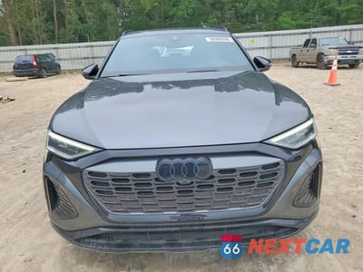 Piąte zdjęcie samochodu w środku: 2024 AUDI Q8 E-TRON PRESTIGE VIN:WA16AAGEXRB012389 - miniatura