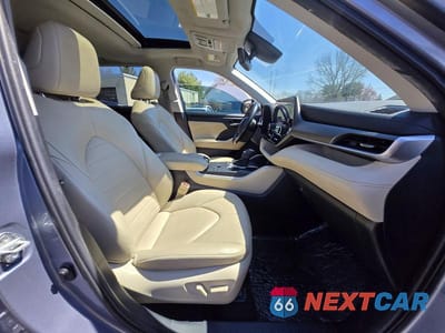 Piąte zdjęcie samochodu w środku: 2023 TOYOTA HIGHLANDER XLE VIN:5TDKDRAH8PS006867 - miniatura