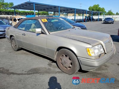Czwarte zdjęcie samochodu z boku: 1995 MERCEDES-BENZ E 320 VIN:WDBEA66E9SC176974 - miniatura