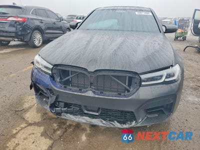 Piąte zdjęcie samochodu w środku: 2022 BMW M5 VIN:WBS83CH01NCK13747 - miniatura