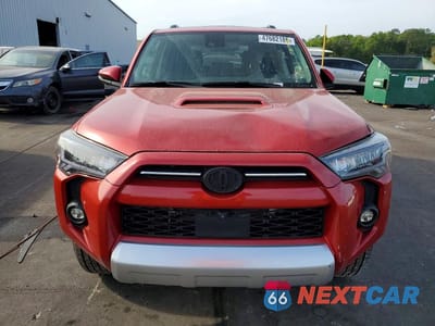 Piąte zdjęcie samochodu w środku: 2022 TOYOTA 4RUNNER TRD OFF-ROAD PREMIUM VIN:JTERU5JR4N5988539 - miniatura