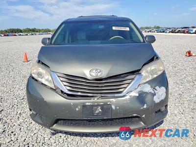 Piąte zdjęcie samochodu w środku: 2014 TOYOTA SIENNA XLE 8-PASSENGER VIN:5TDYK3DC9ES430438 - miniatura