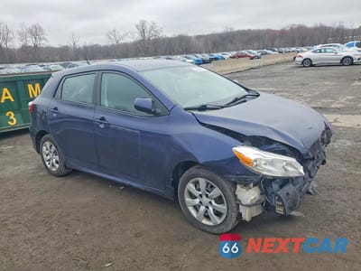 Czwarte zdjęcie samochodu z boku: 2011 TOYOTA MATRIX BASE VIN:2T1KU4EE5BC724168 - miniatura