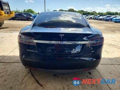 Zdjęcie 6 z 11 samochodu: 2013 TESLA MODEL S VIN:5YJSA1DN9DFP07929 - miniatura