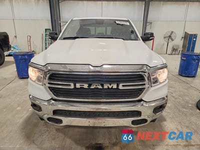 Piąte zdjęcie samochodu w środku: 2022 RAM 1500 BIG HORN VIN:1C6SRFFT9NN179093 - miniatura