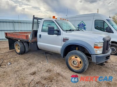 Czwarte zdjęcie samochodu z boku: 2008 FORD F550 SUPER DUTY FLATBED TRUCK VIN:1FDAF57R68EB44120 - miniatura