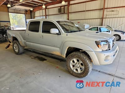 Czwarte zdjęcie samochodu z boku: 2005 TOYOTA TACOMA DOUBLE CAB LONG BED VIN:5TEMU52N55Z020019 - miniatura