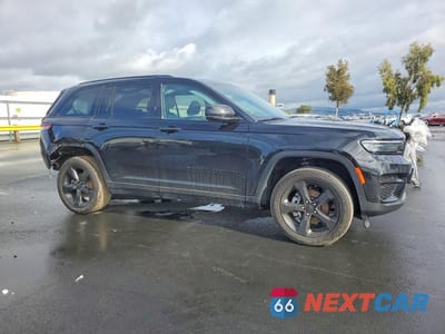 Czwarte zdjęcie samochodu z boku: 2024 JEEP GRAND CHEROKEE LAREDO VIN:1C4RJHAG4RC223376 - miniatura