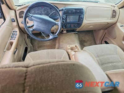 Zdjęcie 8 z 12 samochodu: 1999 FORD EXPLORER VIN:1FMZU34X8XUA27210 - miniatura