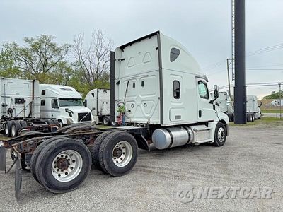 Czwarte zdjęcie samochodu z boku: 2020 FREIGHTLINER CASCADIA 126 VIN:3AKJHHDR0LSLV8705 - miniatura