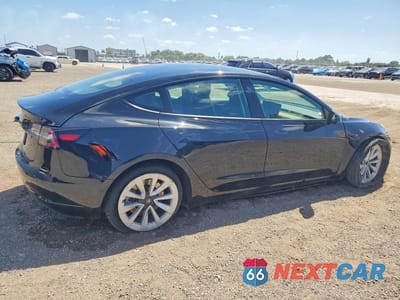 Trzecie zdjęcie samochodu z tyłu: 2022 TESLA MODEL 3 VIN:5YJ3E1EA2NF372079 - miniatura