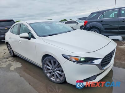 Czwarte zdjęcie samochodu z boku: 2021 MAZDA 3 SELECT VIN:JM1BPABL5M1321470 - miniatura