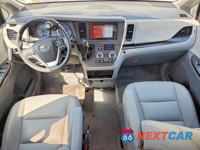 Zdjęcie 8 z 12 samochodu: 2020 TOYOTA SIENNA XLE 8-PASSENGER VIN:5TDYZ3DC3LS038211 - miniatura