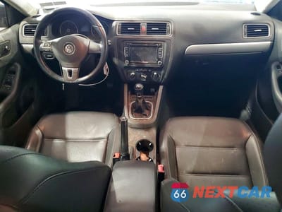 Zdjęcie 8 z 12 samochodu: 2012 VOLKSWAGEN JETTA VIN:3VWBP7AJ4DM449069 - miniatura