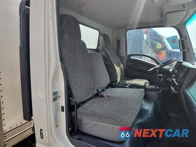 Zdjęcie 6 z 10 samochodu: 2023 ISUZU NPR HD BOX TRUCK VIN:54DC4W1D6PS202650 - miniatura