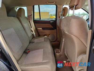 Zdjęcie 11 z 13 samochodu: 2011 JEEP COMPASS SPORT VIN:1J4NT1FB4BD155765 - miniatura