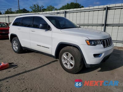 Czwarte zdjęcie samochodu z boku: 2017 JEEP GRAND CHEROKEE LAREDO VIN:1C4RJEAG1HC956076 - miniatura