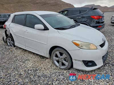 Czwarte zdjęcie samochodu z boku: 2009 TOYOTA COROLLA MATRIX S VIN:2T1KE40E19C011282 - miniatura