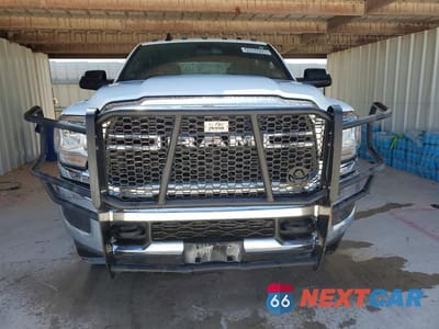 Piąte zdjęcie samochodu w środku: 2022 RAM 2500 TRADESMAN VIN:3C6UR5HJ8NG342064 - miniatura