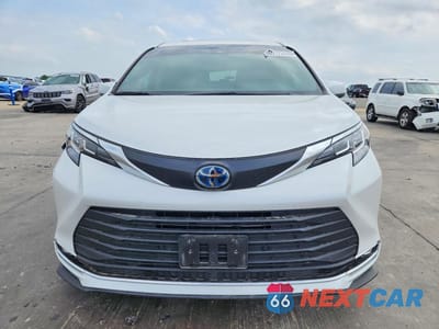 Piąte zdjęcie samochodu w środku: 2023 TOYOTA SIENNA XLE VIN:5TDYRKEC5PS159045 - miniatura