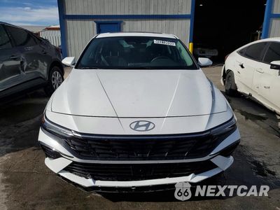 Piąte zdjęcie samochodu w środku: 2025 HYUNDAI ELANTRA SEL VIN:KMHLS4DG3SU985861 - miniatura