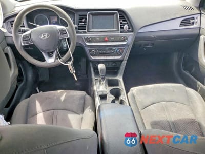 Zdjęcie 8 z 12 samochodu: 2019 HYUNDAI SONATA SE VIN:5NPE24AF4KH751909 - miniatura