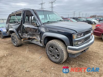 Czwarte zdjęcie samochodu z boku: 1999 CHEVROLET TAHOE K1500 VIN:3GNEK18RXXG218193 - miniatura