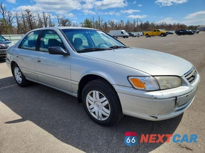 Czwarte zdjęcie samochodu z boku: 2001 TOYOTA CAMRY LE VIN:4T1BG22K51U848217 - miniatura